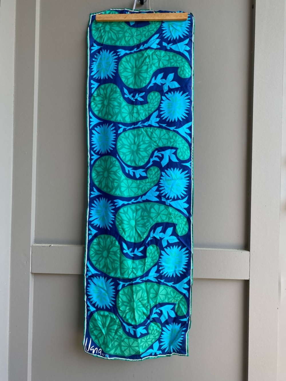 Vera by Vera Neumann Vintage Silk Paisley Rectangular Scarf - Picture 2 of 10